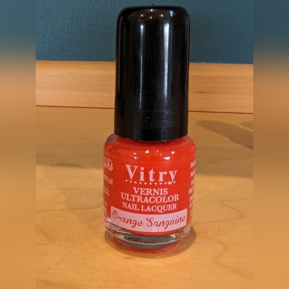 Vitry France Mini Nail Polish travel size, 5 shades & 1 nail recondition… - Picture 5 of 11